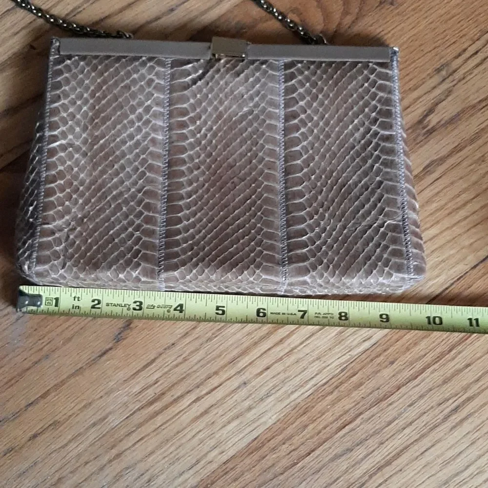 Vintage leather shoulder bag with gold chain
